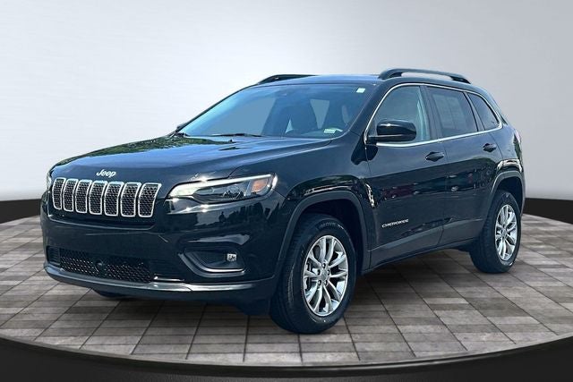 2022 Jeep Cherokee Latitude Lux in Diamond Black Crystal Pearlcoat — front three-quarter view