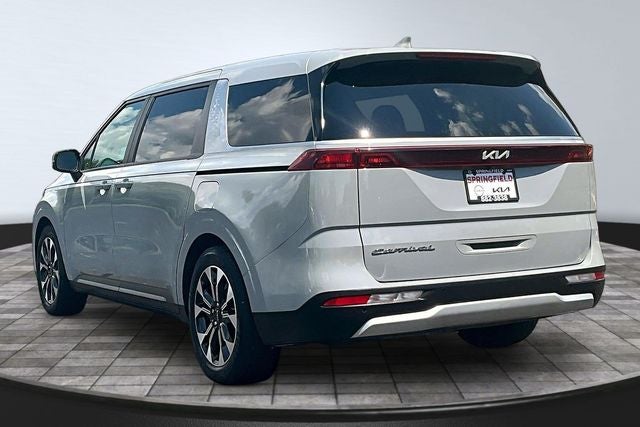 2022 Kia Carnival — interior view